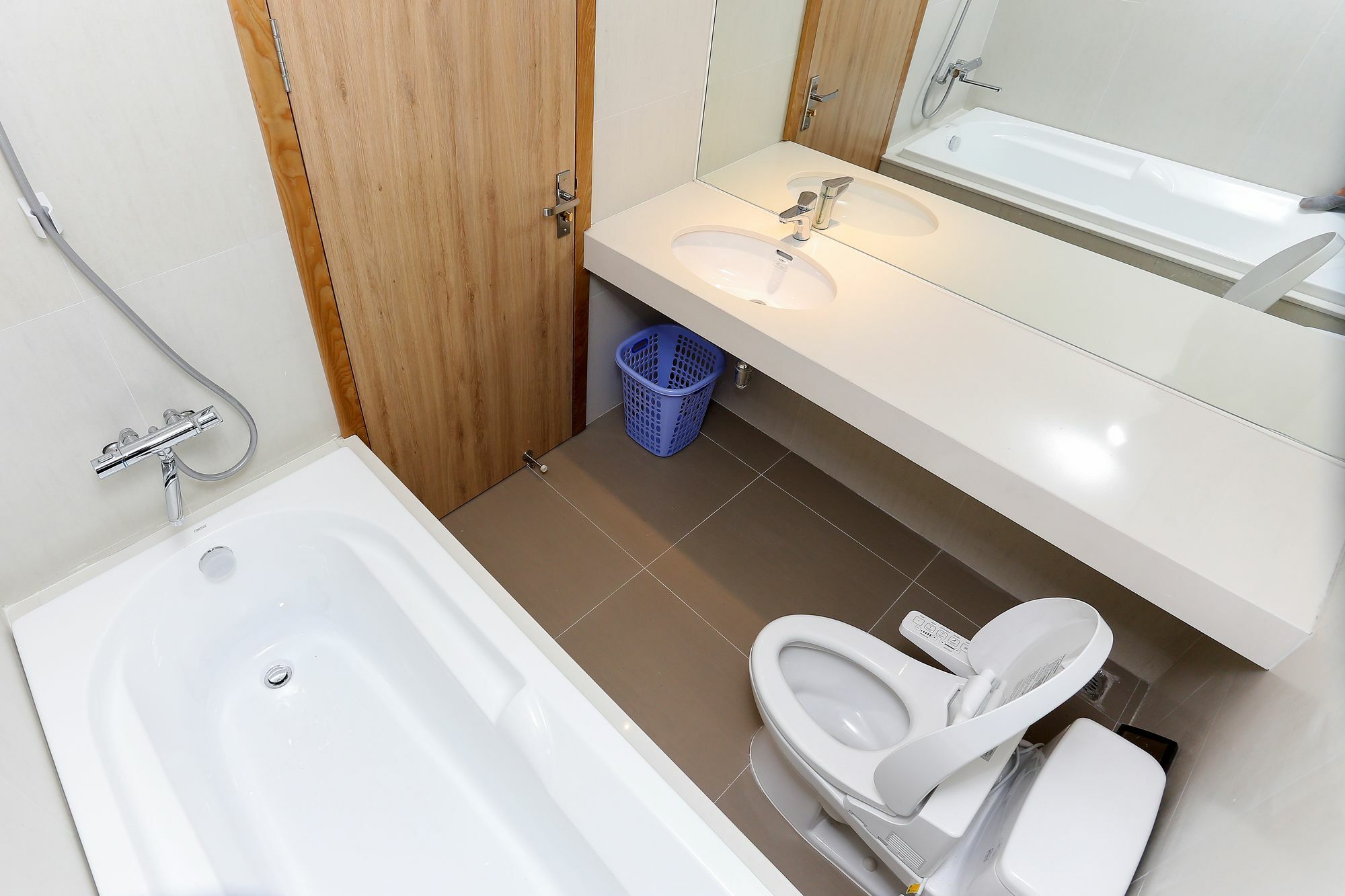 Appartement Quiet Hoang Quoc Viet & *